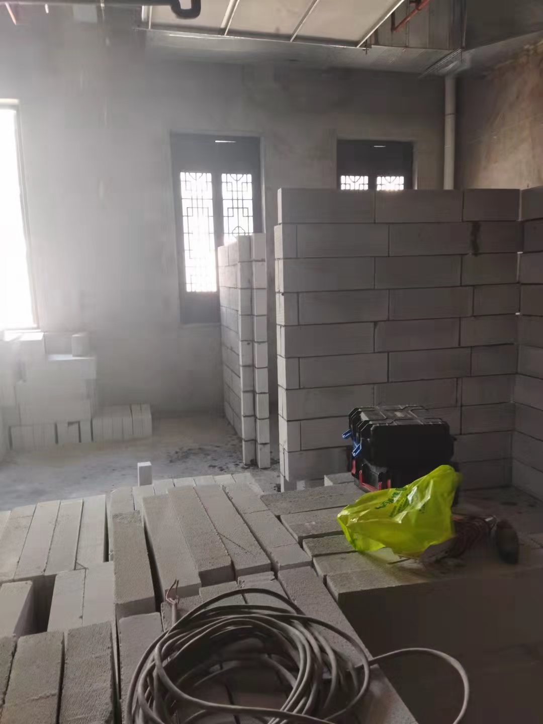 办公楼轻质砖隔墙案例